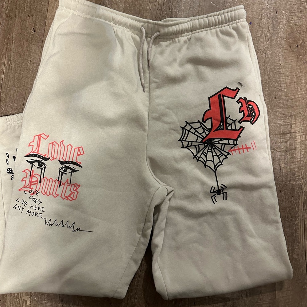 Love hurts sweatpants